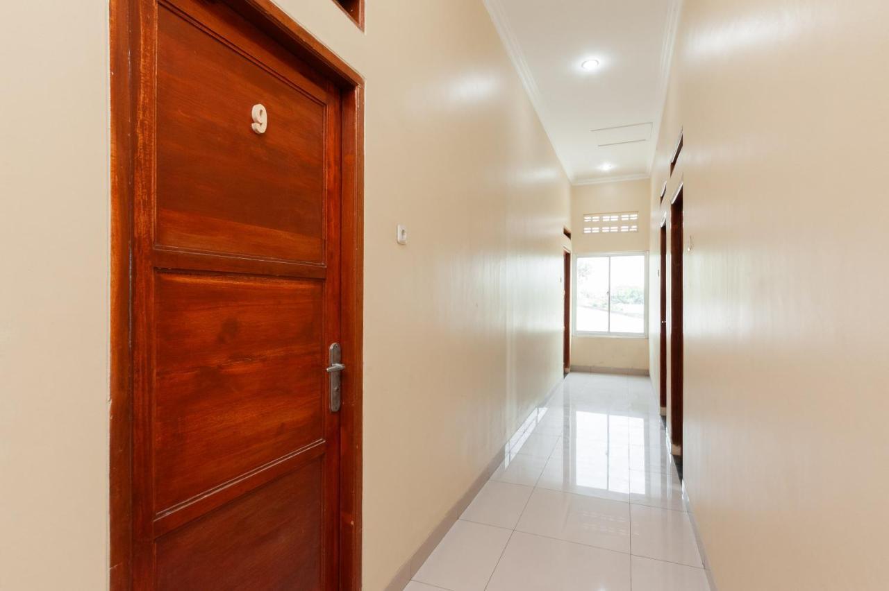 Reddoorz Syariah Near Lemahabang Station Hotel Cikarang Exterior photo